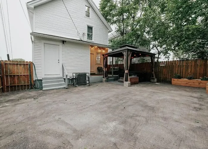 Cozy Escape With Hot Tub, Ideal For Family & Friends Сasa de vacaciones Columbus