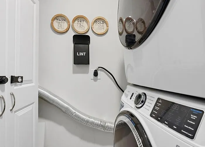 Cozy Escape With Hot Tub, Ideal For Family & Friends *