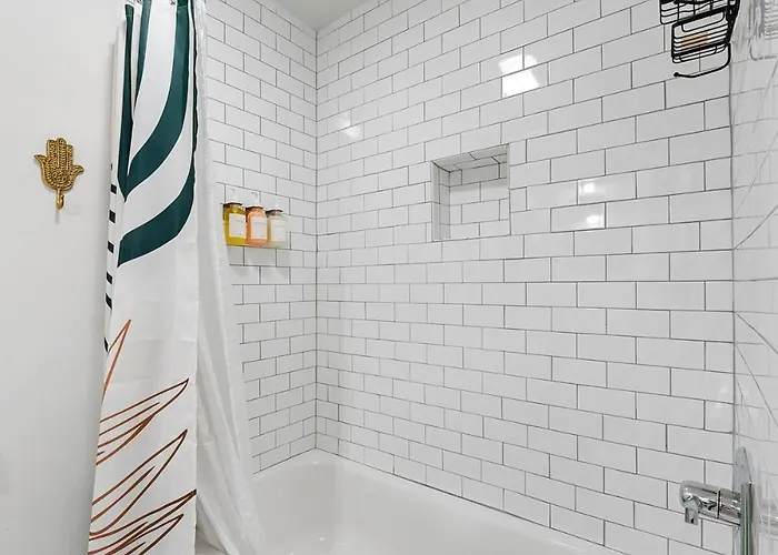 Cozy Escape With Hot Tub, Ideal For Family & Friends Columbus