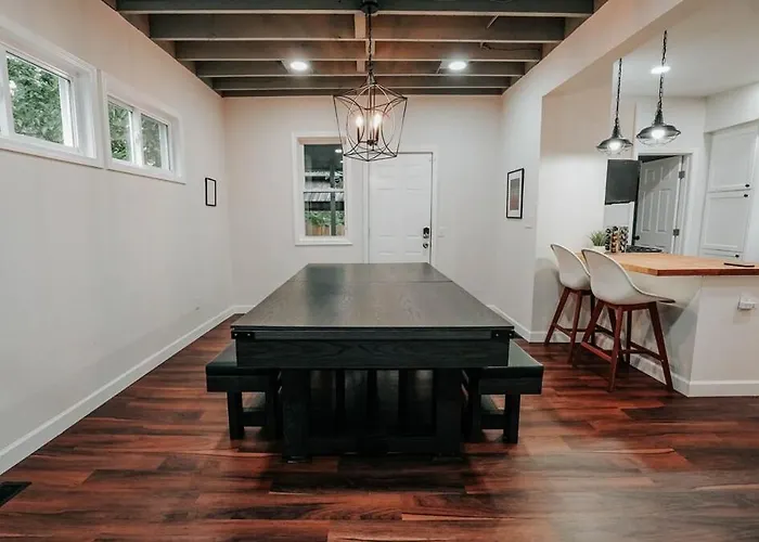 Cozy Escape With Hot Tub, Ideal For Family & Friends Columbus