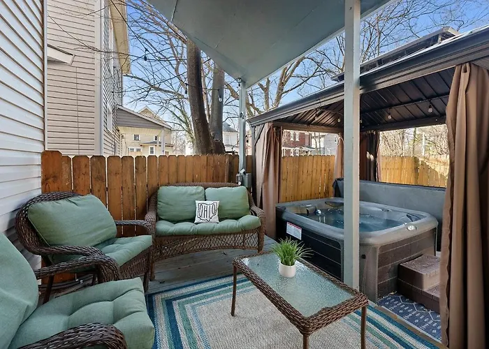 Cozy Escape With Hot Tub, Ideal For Family & Friends Сasa de vacaciones